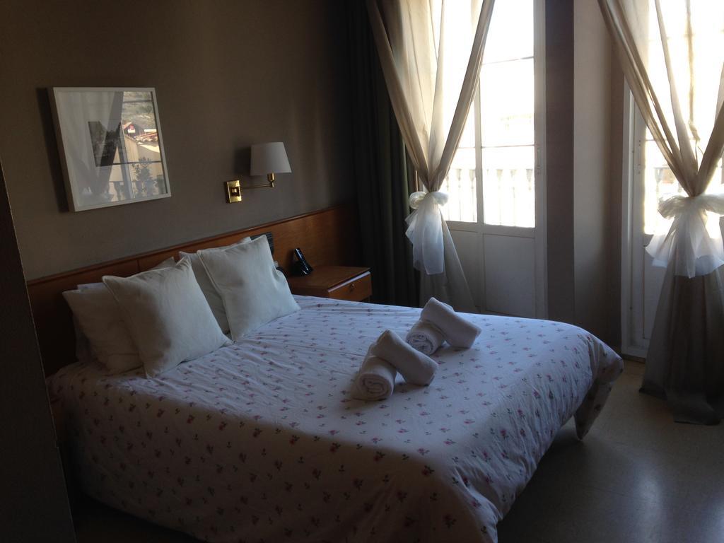Hotel Manel Martorell Kültér fotó